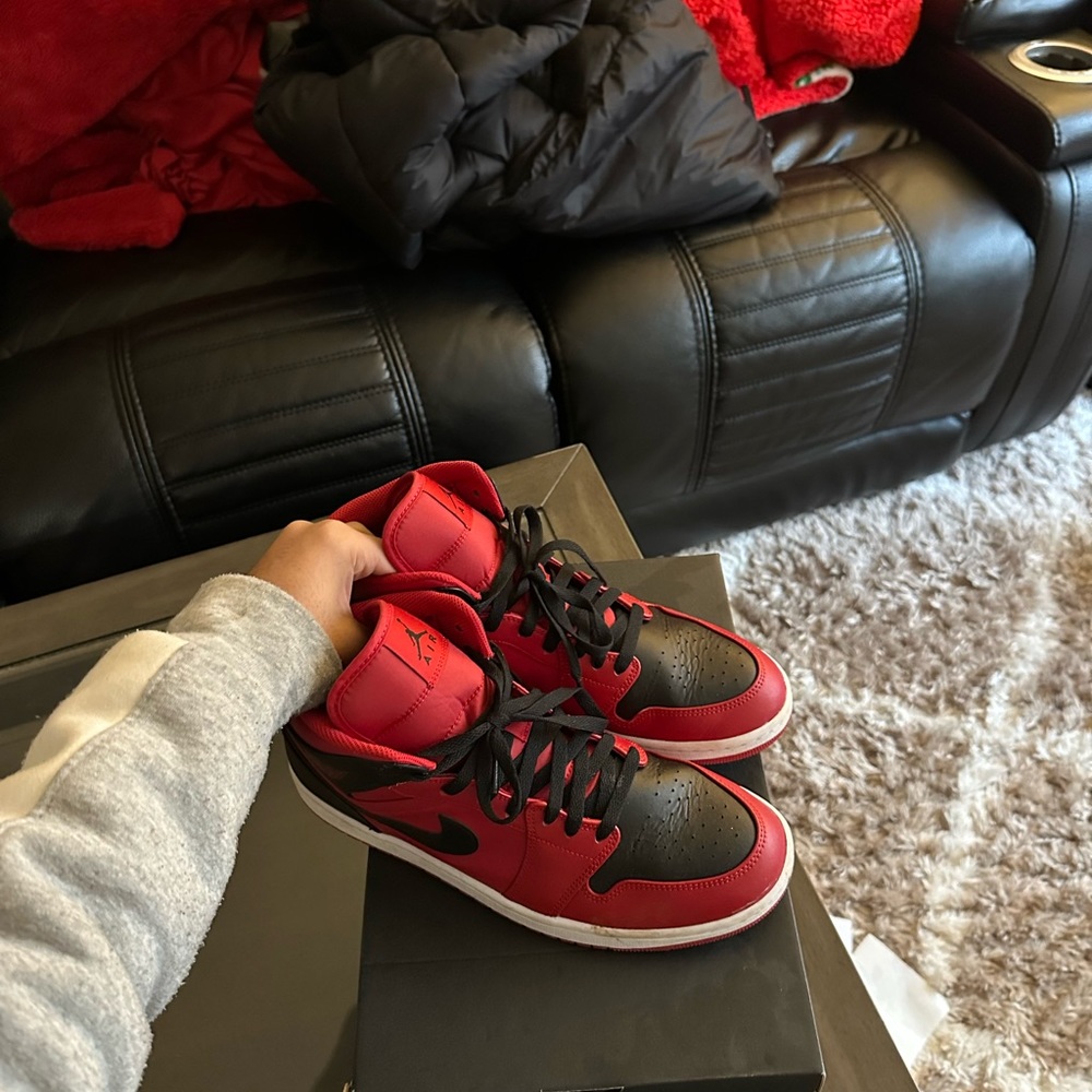 Jordan 1 Mid